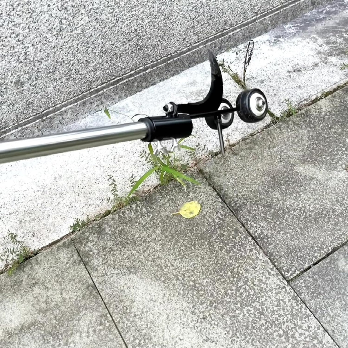 Support à Roulettes pour Débroussailleuse